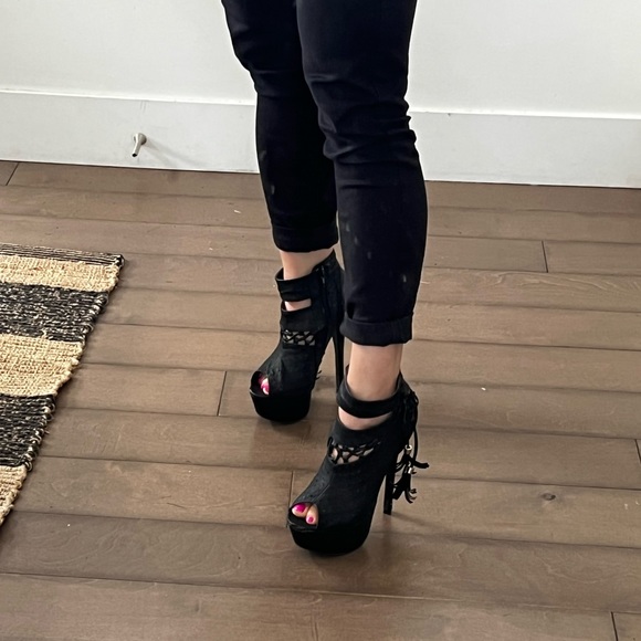 3/$30 (bundle) Black ankle boots with open toe and heel - Picture 8 of 8
